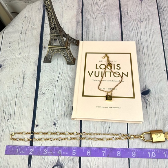 Louis Vuitton vintage lock and key necklace with bracelet - Picture 5 of 5